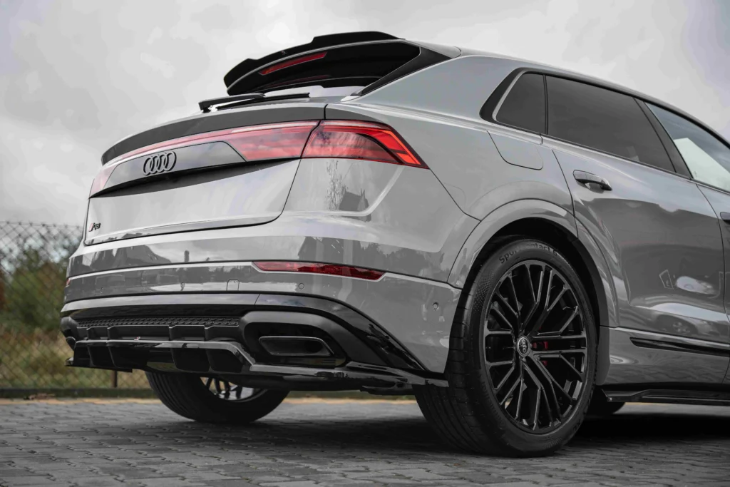 audi q8 z dokładkami stylistycznymi maxton design