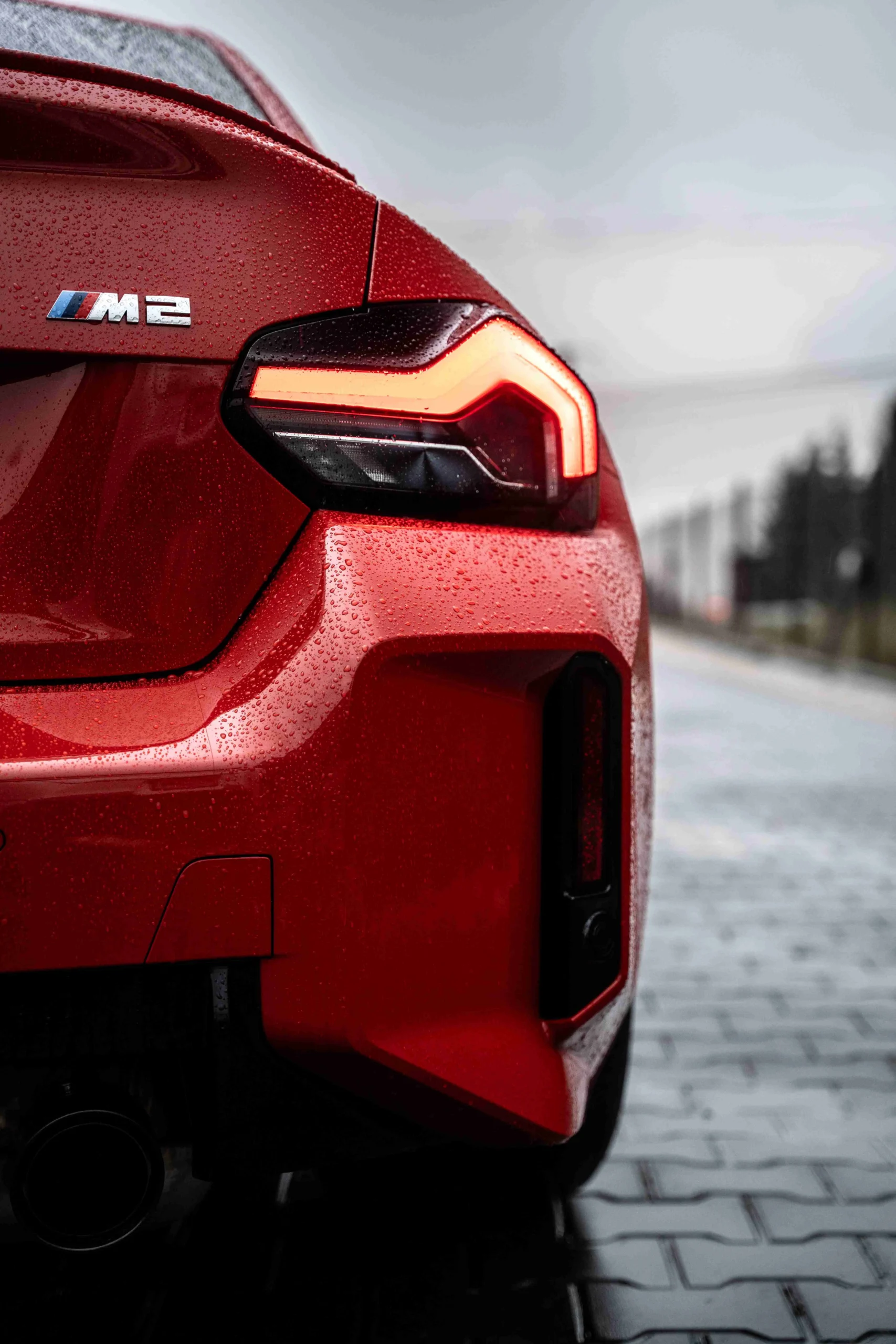 czerwone bmw m2 g87 po myciu detailingowym